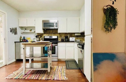 Southeastern Sacramento Condominio | Artist's Condo with 2 Bedroom & Arcade