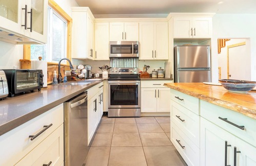 Duvall Casa | Artist's farm house children loft m/s Redmond, Seattle