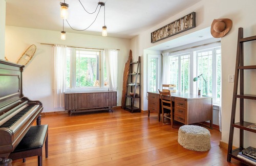 Duvall Casa | Artist's farm house children loft m/s Redmond, Seattle