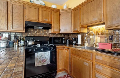 East Side Apartamento | Artist's Guest Quarters in Grant Park