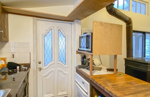 Ellenville Casa | Artist's retreat house 10 min to gourmet shopping, fine restaurants, recreation