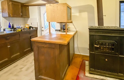 Ellenville Casa | Artist's retreat house 10 min to gourmet shopping, fine restaurants, recreation