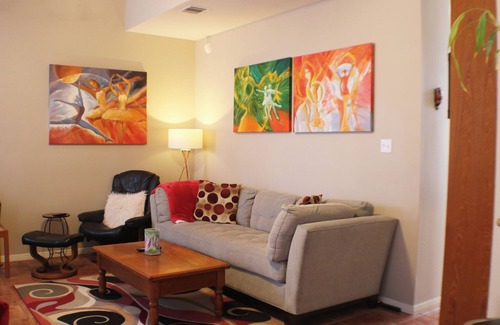 Round Rock Casa | Artistic 1-bedroom in a house - Bliss in a heavenly retreat