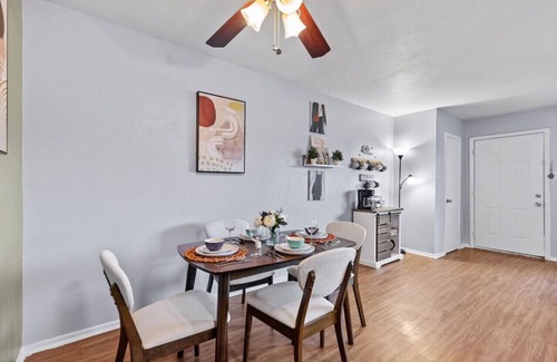 Fort Worth Apartamento | Artistic 1BD: TCU Walkable, Vibrant & Convenient!