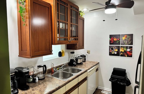 Rochester Condominio | Artistic 3-Bedroom Retreat with Game Room