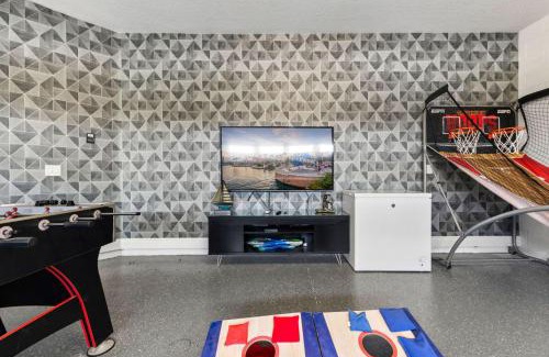 Bay Lake Casa | Artistic 6 Bdrm Home with Games Room at Encore