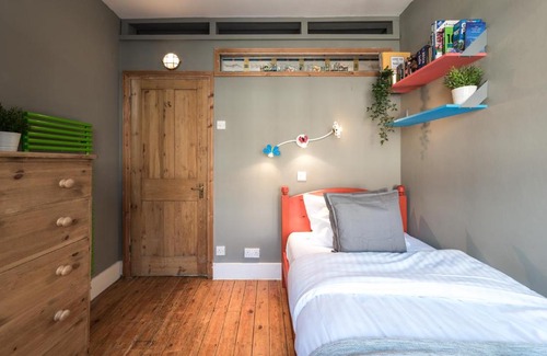 Carnaby Apartamento | Artistic and Soulful Carnaby Street Movie Pad