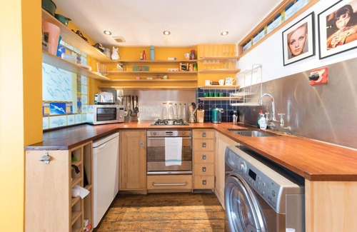 Carnaby Apartamento | Artistic and Soulful Carnaby Street Movie Pad
