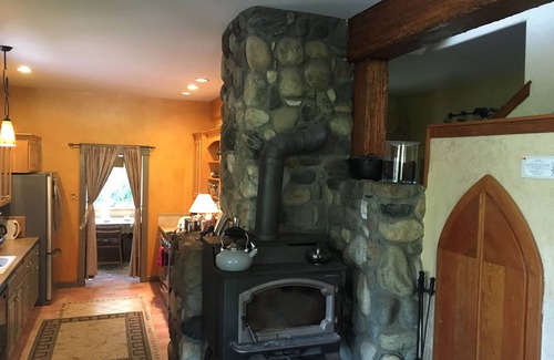Concrete Casa | Artistic Comfort at North Cascades EcoGarden! --Non-toxic -see below