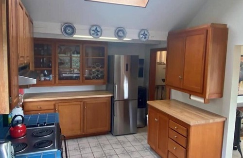 McDonald Otro | Artistic farmhouse with outdoor hot tub overlooking Tomales Bay