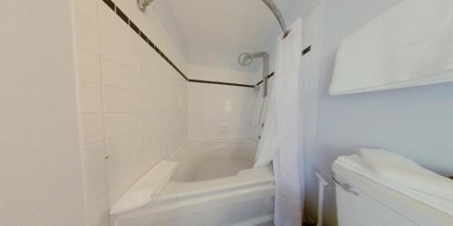 Craigleith Casa | Artistic Hillside Loft