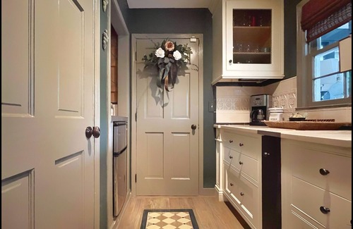 Mount Pleasant Casa | Artistic Retreat Home - The Perfect Spot in Mt. Pleasant
