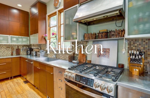St. Elmo Improvement League Casa | Artistic Retreat w/Hot Tub & Fire Pit in St. Elmo