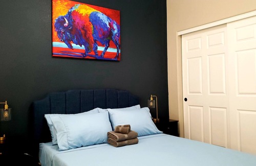 Castle Rock Casa | Artistic & Stylish, Top-notch & Breathtaking, 3 King Beds & 3 Living Rooms