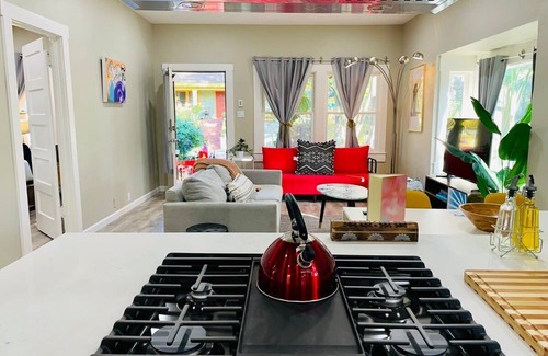 Southeastern Sacramento Casa | Artists Bungalow ARCADE King Beds near the beat