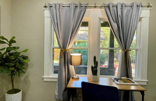 Southeastern Sacramento Casa | Artists Bungalow ARCADE King Beds near the beat