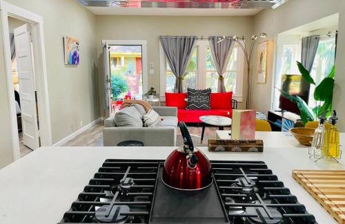 Southeastern Sacramento Casa | Artists Bungalow ARCADE King Beds near the beat