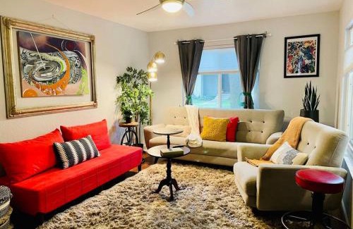 Southeastern Sacramento Casa | Artists Condo GAME ROOM Patio near UC Med Center