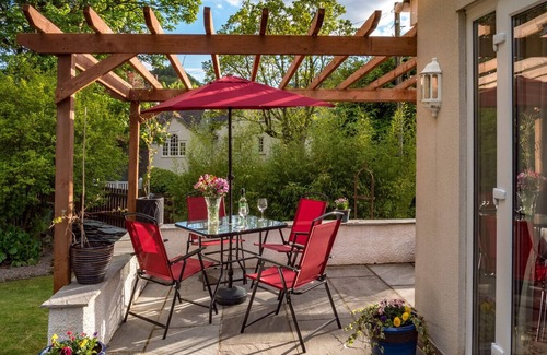 Portinscale Casa | ARTISTS HIDEAWAY, pet friendly, with open fire in Portinscale