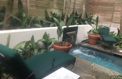 Greenway Plaza-Upper Kirby Casa | Biblioteca de artistas; Piscina privada