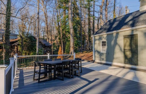 Old Irving Park Casa | Artopia Retreat and Marys Gatehouse