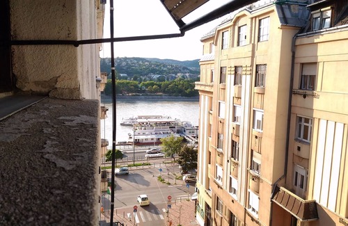 Ujlipotvaros Apartamento | ArtSu Danubio vista del río 2 dormitorios topfloor arte individual diseñado apartamento + AC