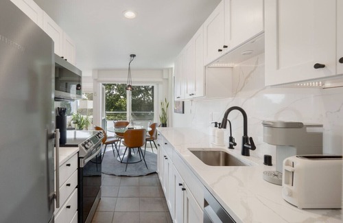 Broadway Apartamento | Artsy Capitol Hill Gem City View Workspace Parking