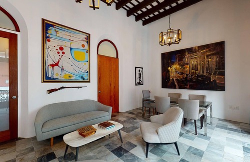 Mercado Apartamento | Artsy Colonial Apartment en el Viejo San Juan