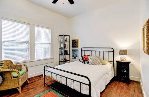 Houston Heights Casa | Artsy Heights House: Walk To Food-Bars-Shops-Trails, Kids & Pet Friendly