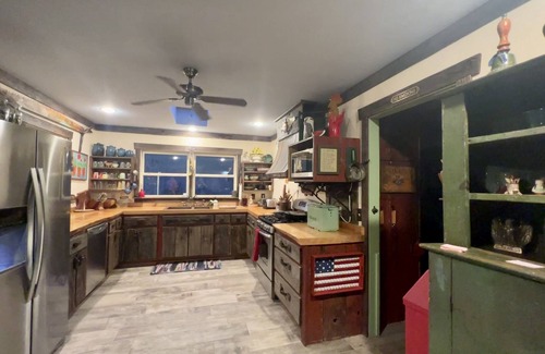 Highlands Casa | Artsy Highlands 5 br 3.5bth,w/creek,wifi & firepit