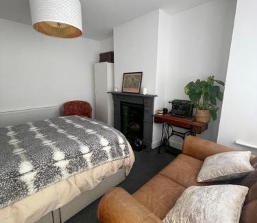Barling Casa | Artsy Minimalist Suite
