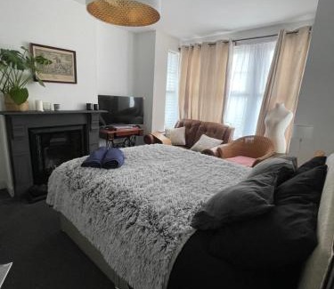 Barling Casa | Artsy Minimalist Suite