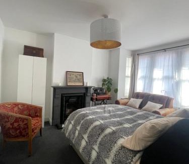 Barling Casa | Artsy Minimalist Suite