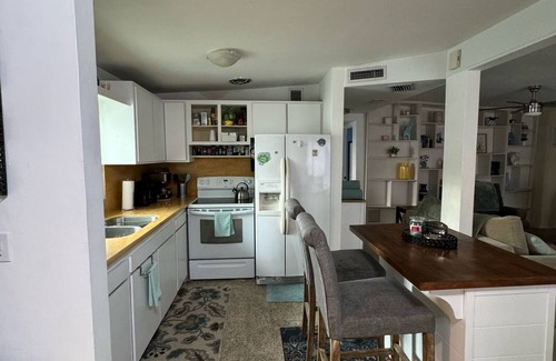 Clearwater Casa | Artsy Oasis - entire house in Clearwater with private pool