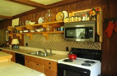 West Brattleboro Apartamento | Estudio encantador que admite mascotas con chimenea
