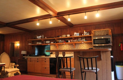 West Brattleboro Apartamento | Estudio encantador que admite mascotas con chimenea