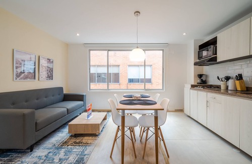 Financial District Apartamento | Artsy Place in Chapinero Alto with Laundry Facilities
