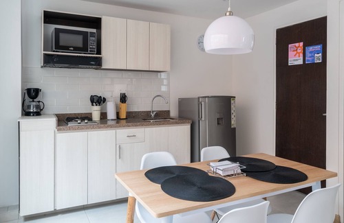 Financial District Apartamento | Artsy Place in Chapinero Alto with Laundry Facilities