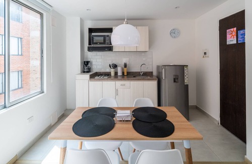 Financial District Apartamento | Artsy Place in Chapinero Alto with Laundry Facilities