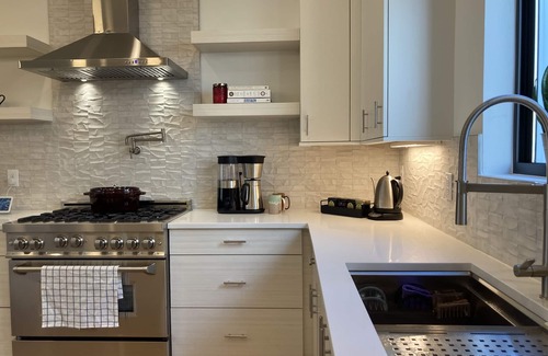 Five Points Casa | Artsy Private Rm w/amazing Rooftop views in Rino