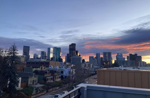 Five Points Casa | Artsy Private Rm w/amazing Rooftop views in Rino