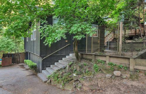 Guerneville Casa | Artsy Retreat - Woodstove Grill and Patio