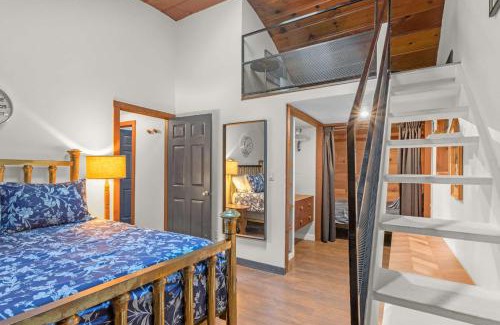 Guerneville Casa | Artsy Retreat - Woodstove Grill and Patio