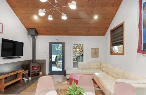 Guerneville Casa | Artsy Retreat - Woodstove Grill and Patio