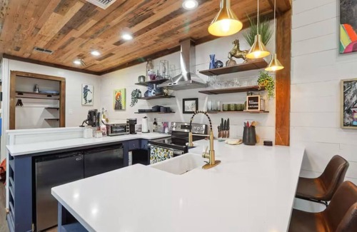 West Riverside Casa | Artsy Shotgun-Uptown New Orleans