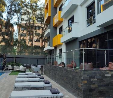 Kilimani Apartamento | Artsy & spacious studio with Pool, Gym & Sauna