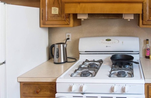 South Philadelphia Apartamento | Artsy | Traditional Rowhome | South Philly