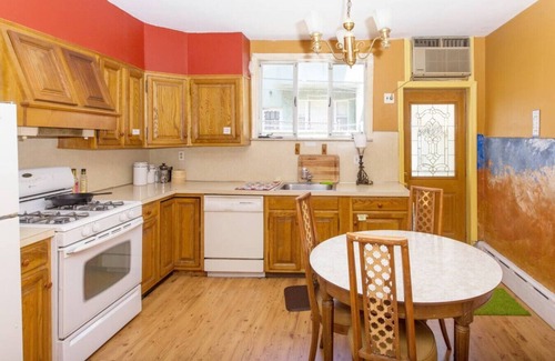 South Philadelphia Apartamento | Artsy | Traditional Rowhome | South Philly