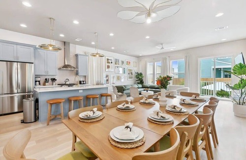 Bayou St. John Casa | Artsy & Tropical Oasis near FQ ~ Heated Pool ~ Pkg