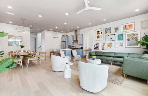 Bayou St. John Casa | Artsy & Tropical Oasis near FQ ~ Heated Pool ~ Pkg